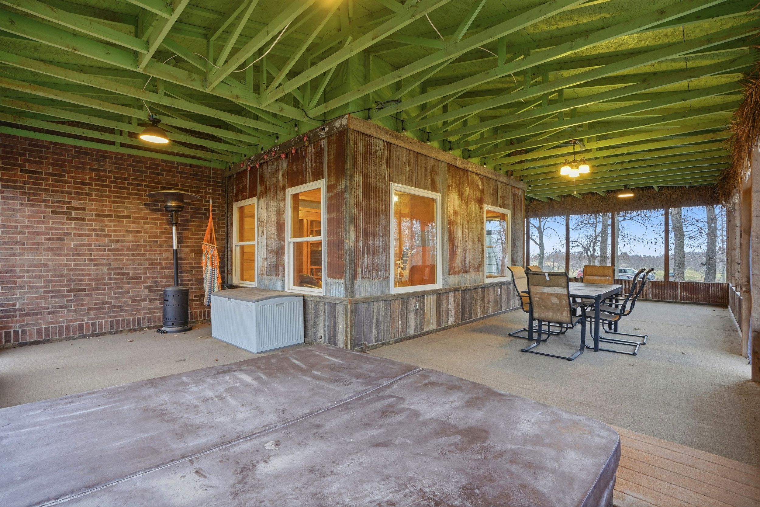 Listing Photo: 3300 Underwood Ave 0056-